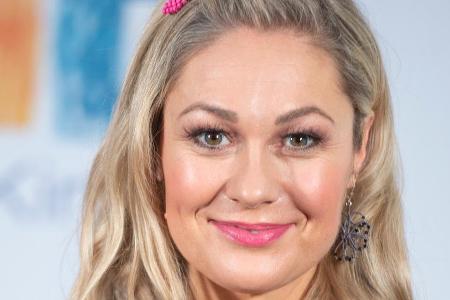 Ruth Moschner trägt ihre blonden Haare nun kürzer Ruth Moschner trägt ihre blonden Haare nun kürzer