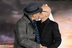 Sir Patrick Stewart: Dicker Schmatzer für Sir Ian McKellen