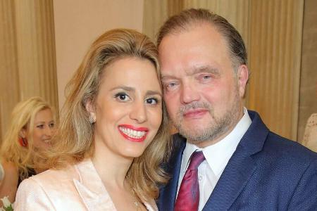 Gehen seit 2016 gemeinsam durchs Leben: Fürst Alexander zu Schaumburg-Lippe und Mahkameh Navabi Gehen seit 2016 gemeinsam durchs Leben: Fürst Alexander zu Schaumburg-Lippe und Mahkameh Navabi