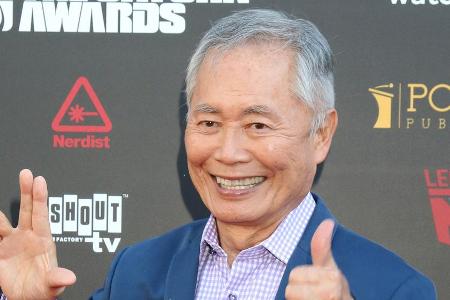 George Takei ist vor allem für seine Darstellung des Lieutenant Hikaru Sulu aus der George Takei ist vor allem für seine Darstellung des Lieutenant Hikaru Sulu aus der