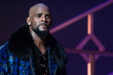 R. Kelly hat schon länger mit gesundheitlichen Problemen zu kämpfen R. Kelly hat schon länger mit gesundheitlichen Problemen zu kämpfen