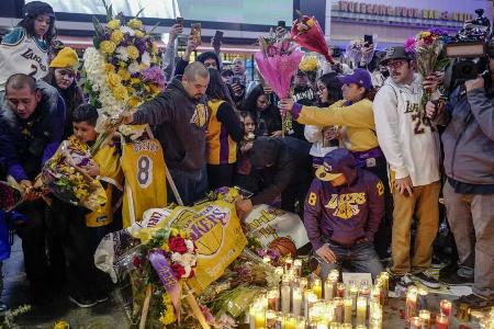 Fans von Kobe Bryant trauern in Los Angeles.