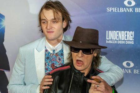 Jan Bülow ist als junger Udo Lindenberg in der Filmbiografie 