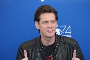 Jim Carrey tritt in Fettnäpfchen und erntet Kritik