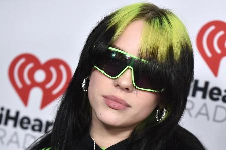 Billie Eilish steht mit ihrem Bond-Song auf Platz eins der britischen Charts Billie Eilish steht mit ihrem Bond-Song auf Platz eins der britischen Charts