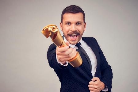Schauspieler Edin Hasanovic moderiert im April zum zweiten Mal den Deutschen Filmpreis. Schauspieler Edin Hasanovic moderiert im April zum zweiten Mal den Deutschen Filmpreis.