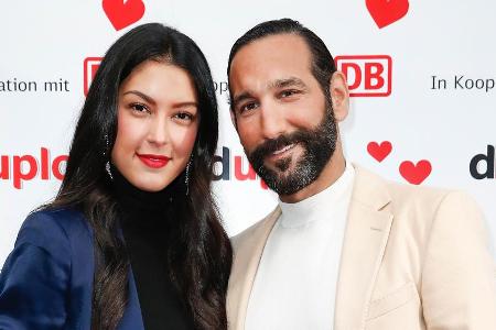Massimo Sinató mit Ehefrau Rebecca Mir beim Valentinstags-Event von duplo und der Deutschen Bahn in Frankfurt Massimo Sinató mit Ehefrau Rebecca Mir beim Valentinstags-Event von duplo und der Deutschen Bahn in Frankfurt