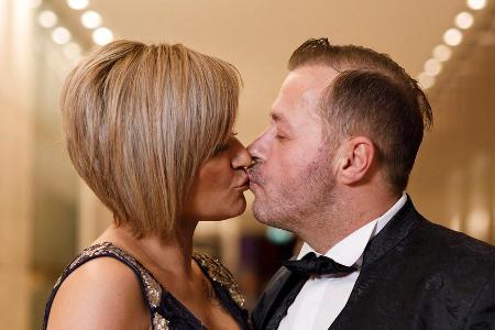 So verliebt wie am ersten Tag: Willi und Jasmin Herren So verliebt wie am ersten Tag: Willi und Jasmin Herren