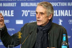 Berlinale-Jurypräsident Jeremy Irons weist Kritik zurück