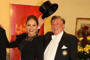 Opernball-Eröffnung: Ornella Muti punktet als gut gelaunter Stargast