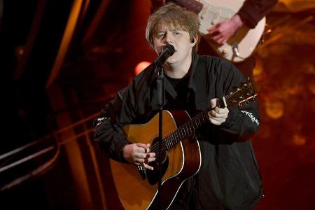 Lewis Capaldi singt sich mit großen Gefühlen in die Herzen seiner Fans. Lewis Capaldi singt sich mit großen Gefühlen in die Herzen seiner Fans.