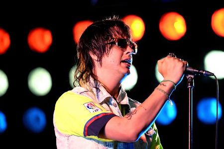 Sänger Julian Casablancas kehrt mit The Strokes auf die große Bühne zurück Sänger Julian Casablancas kehrt mit The Strokes auf die große Bühne zurück