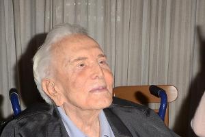 Kirk Douglas hat seine letzte Ruhe gefunden