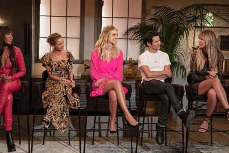 Heidi Klum (r.) bekommt bei Heidi Klum (r.) bekommt bei