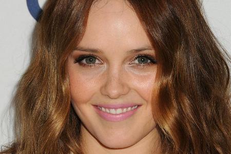 Rebecca Breeds wird zu Clarice Starling. Rebecca Breeds wird zu Clarice Starling.
