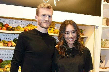 Fußball-Star André Schürrle und Ehefrau Anna sind seit neun Monaten Eltern der kleinen Kaia Fußball-Star André Schürrle und Ehefrau Anna sind seit neun Monaten Eltern der kleinen Kaia