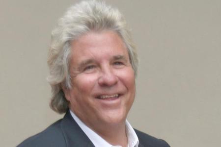 Jon Peters scheint erneut heiraten zu wollen. Jon Peters scheint erneut heiraten zu wollen.