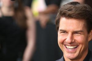 Tom Cruise klettert über 2,5-Meter-Tor, um Party nicht zu verpassen