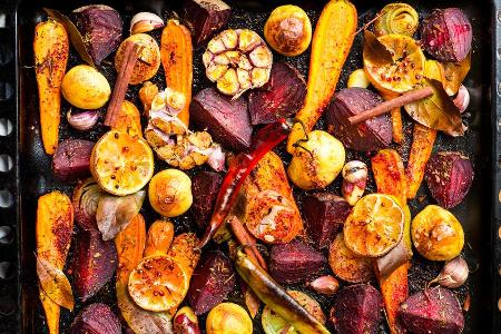 Mit roter Bete und Möhren entstehen hervorragende Februar-Rezepte. Mit roter Bete und Möhren entstehen hervorragende Februar-Rezepte.