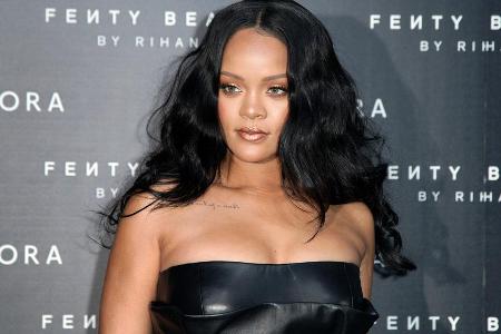 Rihanna bei einem Auftritt in Mailand Rihanna bei einem Auftritt in Mailand