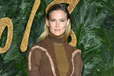 Bar Refaeli bei einem Auftritt in London Bar Refaeli bei einem Auftritt in London
