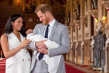 Herzogin Meghan und Prinz Harry präsentieren ihren Sohn Archie Harrison der Weltöffentlichkeit Herzogin Meghan und Prinz Harry präsentieren ihren Sohn Archie Harrison der Weltöffentlichkeit