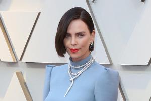 Charlize Theron: Sie musste nach Lachanfall ins Krankenhaus