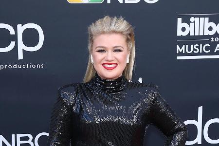 Hier noch keine Spur von Schmerzen: Kelly Clarkson strahlte bei den Billboard Music Awards. Hier noch keine Spur von Schmerzen: Kelly Clarkson strahlte bei den Billboard Music Awards.