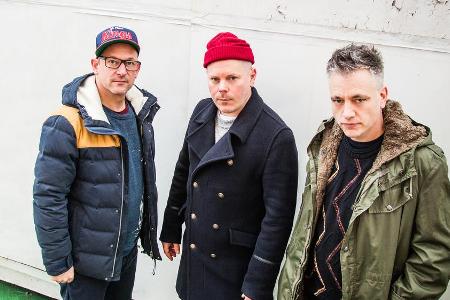 Fettes Brot (v.l.): Björn Beton (Björn Warns), König Boris (Boris Lauterbach) und Dokter Renz (Martin Vandreier) Fettes Brot (v.l.): Björn Beton (Björn Warns), König Boris (Boris Lauterbach) und Dokter Renz (Martin Vandreier)
