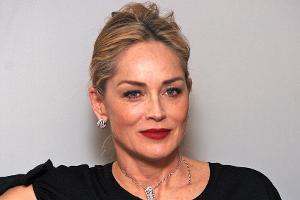 Sharon Stone: Sexy Shooting samt legendärer "Basic Instinct"-Pose