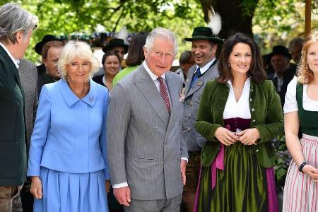 Prinz Charles und Herzogin Camilla bei ihrem Besuch der Herrmannsdorfer Landwerksstätten Prinz Charles und Herzogin Camilla bei ihrem Besuch der Herrmannsdorfer Landwerksstätten