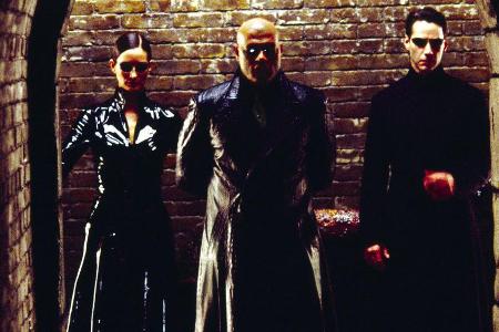 Carrie-Anne Moss (v.l.), Laurence Fishburne und Keanu Reeves in Carrie-Anne Moss (v.l.), Laurence Fishburne und Keanu Reeves in