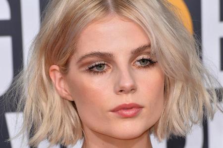 Schauspielerin Lucy Boynton war eine der ersten, die den angesagten Haarschnitt für sich entdeckte. Mittlerweile wurde ihr l... Schauspielerin Lucy Boynton war eine der ersten, die den angesagten Haarschnitt für sich entdeckte. Mittlerweile wurde ihr l...