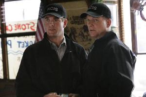 Mark Harmon (r.) alias Agent Gibbs ist baff über die Rückkehr eines Charakters in "Navy CIS" - Fans hoffen auch auf einen Ga...