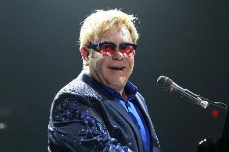 Verlor bezüglich seines ersten Mals zunächst sehr viel und dann sehr wenig Zeit: Elton John Verlor bezüglich seines ersten Mals zunächst sehr viel und dann sehr wenig Zeit: Elton John