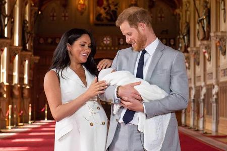 Viele Tweets über Baby Archie kursieren im Netz: Jetzt wurde ein Moderator wegen Rassismus gefeuert Viele Tweets über Baby Archie kursieren im Netz: Jetzt wurde ein Moderator wegen Rassismus gefeuert