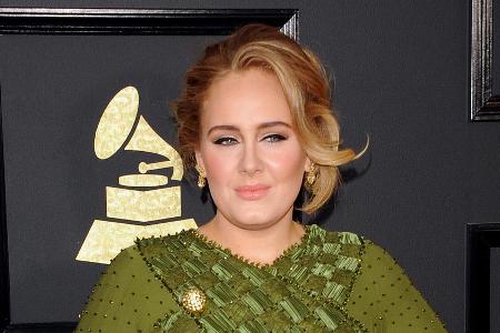 Adele scheint trotz Trennung von ihrem Ehemann in guter Verfassung zu sein Adele scheint trotz Trennung von ihrem Ehemann in guter Verfassung zu sein