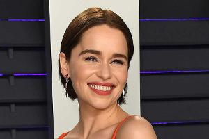 Emilia Clarke verteidigt sich wegen der "GoT"-Becher-Panne