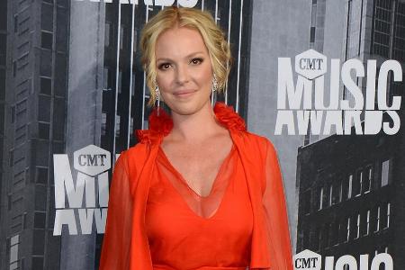 Katherine Heigl verkauft gemeinsam mit Mama Nancy einige Klamotten und unterstützt damit Tiere Katherine Heigl verkauft gemeinsam mit Mama Nancy einige Klamotten und unterstützt damit Tiere