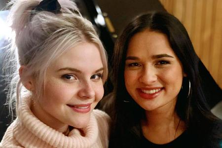 Laura Kästel (r.) und Carlotta Truman gehen als S!sters ins Rennen beim ESC 2019 Laura Kästel (r.) und Carlotta Truman gehen als S!sters ins Rennen beim ESC 2019
