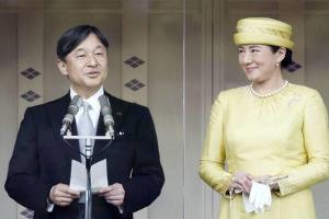 Kaiser Naruhito und Kaiserin Masako zeigen sich erstmals dem Volk