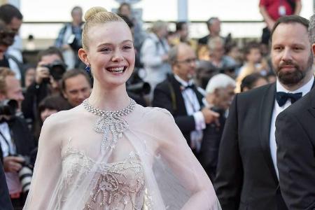Elle Fanning auf dem roten Teppich in Cannes Elle Fanning auf dem roten Teppich in Cannes