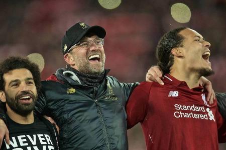 Trainer Jürgen Klopp feiert mit seinem Liverpool FC den 4:0-Sieg üvber den FC Barcelona Trainer Jürgen Klopp feiert mit seinem Liverpool FC den 4:0-Sieg üvber den FC Barcelona