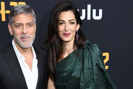 Amal Clooney begleitete ihren Mann, George Clooney, zur Premiere seiner neuen Serie Amal Clooney begleitete ihren Mann, George Clooney, zur Premiere seiner neuen Serie
