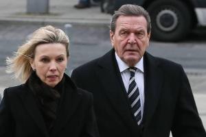 "Absurd" - Alt-Kanzler wehrt sich gegen Doris Schröder-Köpf