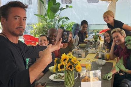 Robert Downey Jr. mit seinen Marvel-Kolleginnen Robert Downey Jr. mit seinen Marvel-Kolleginnen