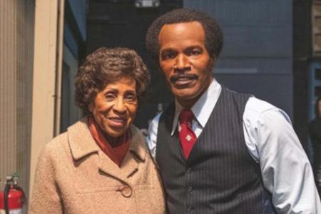 Standen nebeneinander auf der Bühne: Jamie Foxx und Marla Gibbs Standen nebeneinander auf der Bühne: Jamie Foxx und Marla Gibbs