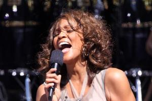 "Higher Love": Neuer Song von Whitney Houston veröffentlicht