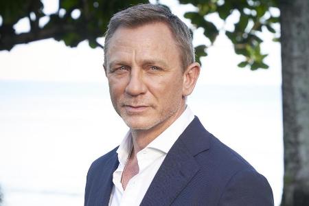 Immerhin etwas: Zumindest der Anzug sitzt bei Daniel Craig alias James Bond so gut wie eh und je