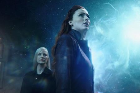 Jean Grey alias Dark Phoenix (Sophie Turner, r.) kann ihre Kräfte nicht mehr beherrschen Jean Grey alias Dark Phoenix (Sophie Turner, r.) kann ihre Kräfte nicht mehr beherrschen
